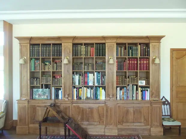 bibliothèque en bois