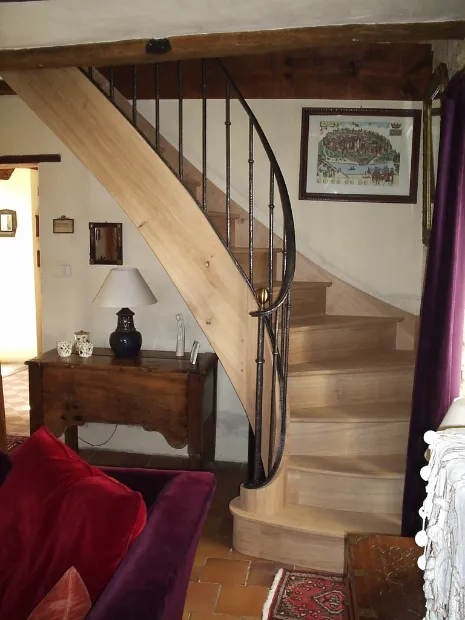 Escalier avec rambarde en fer