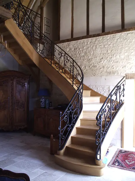 Escalier avec rambardes fer