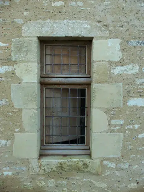 Fenêtre avec des croisées bâtiment historique