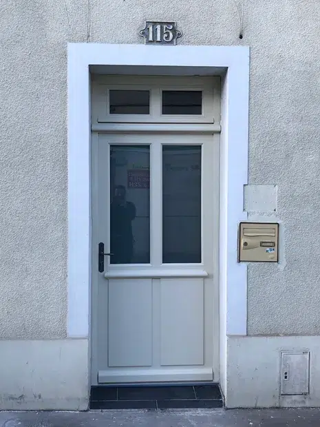 porte entrée blanche crème