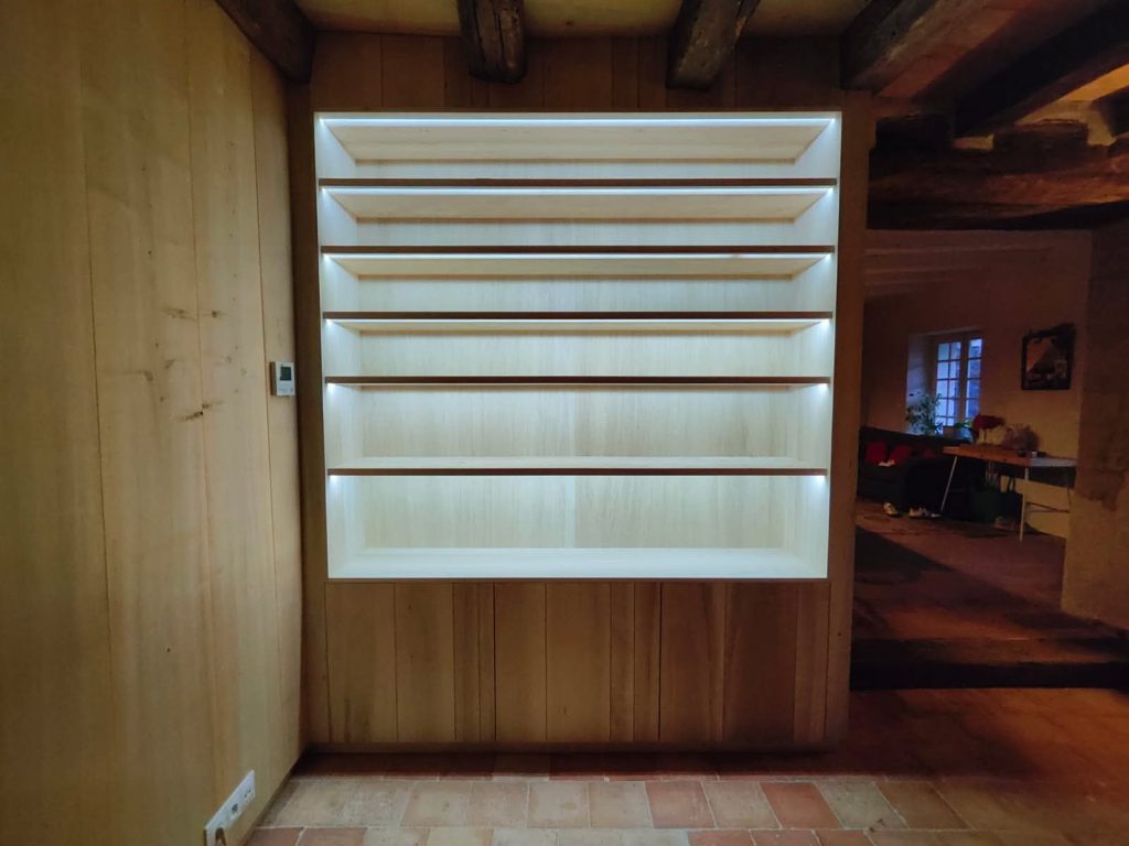 Bibliothèque en peuplier avec éclairage led