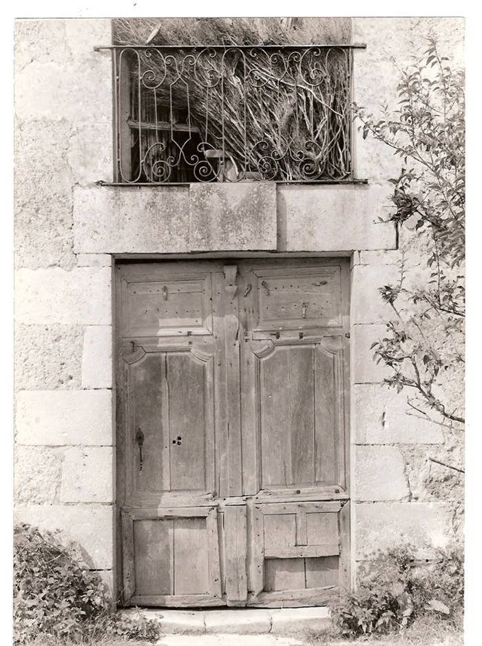 Porte d'entrée en bois d'époque